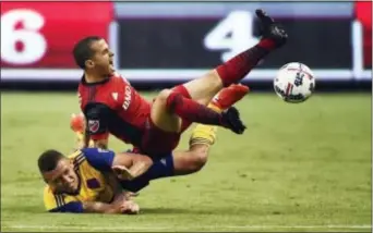  ?? NATHAN DENETTE — THE CANADIAN PRESS VIA AP ?? Colorado Rapids defender Kortne Ford, bottom, and Toronto FC forward Giovinco battle for the ball during the second half Saturday in Toronto. Sebastian