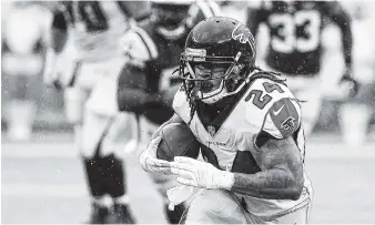  ?? ASSOCIATED PRESS FILE PHOTO ?? Atlanta Falcons running back Devonta Freeman runs after making a catch during a game against the New York Jets in East Rutherford, N.J., in October. As the Falcons prepare for a big NFC showdown with Minnesota, Freeman was removed from concussion...
