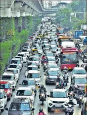  ?? SANJEEV VERMA/HT PHOTO ?? Experts said that in the year since the pandemic began, traffic volume has increased, jams last beyond the rush hour, and new congestion hot spots have emerged.