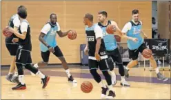  ??  ?? A MEJORAR. Doncic, Llull, Hunter, Draper, Reyes y Suárez.