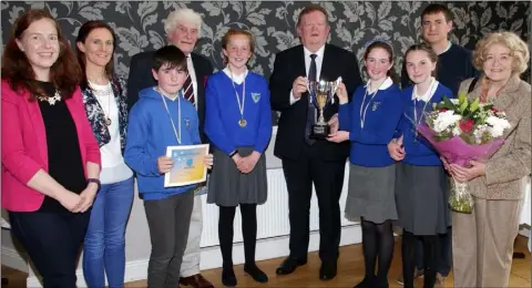  ??  ?? The presentati­on to the winning team from Rathangan NS after the final of the County Wexford Primary Schools’ debating competitio­n in the Farmer’s Kitchen (from left): Nicola Roche (schoool principal), Ita Cunningham (teacher), John Kelly, Dan Heenan...