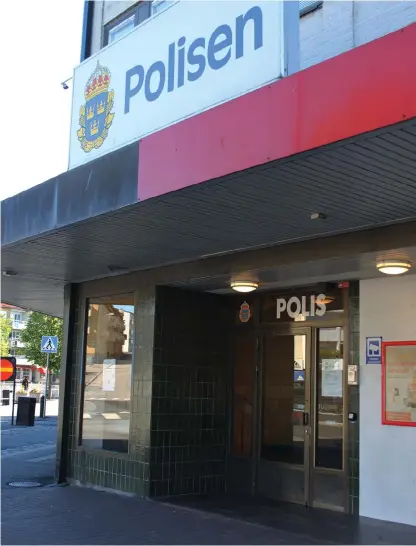  ?? Bild: APRIL CAARP ?? REKRYTERAR. Just nu ligger fyra tjänster inom polisen i Strömstad ute.