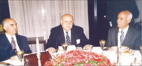  ??  ?? Mehmet Kutlular - Süleyman Demirel - Gazetemiz Yönetim Kurulu Eski Üyesi Hilmi Doğan