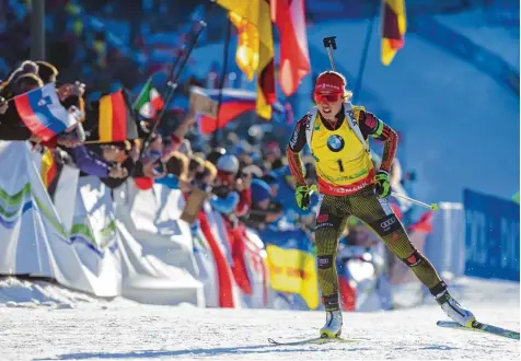  ?? Foto: Jure Makovec, afp ?? Unterwegs zum nächsten Sieg: Laura Dahlmeier in Pokljuka.