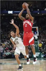  ?? MORRY GASH — THE ASSOCIATED PRESS ?? Raptors’ Kawhi Leonard shoots in front of the Bucks’ Malcolm Brogdon in Game 5 of the Eastern finals.