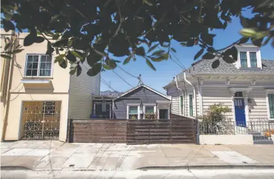  ?? Stephen Lam / The Chronicle ?? 14 ELSIE ST.: A surviving 1906 earthquake refugee cottage at 14 Elsie St. is a visible reminder of San Francisco’s defining trauma. Shacks were assembled in great haste in 1906. More than 40 are identified today in the city.