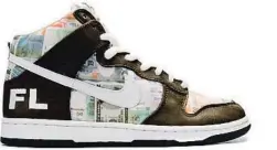  ??  ?? Les més exclusives. Només es van posar en venda 24 parells d’aquest model que Nike va fer en col·laboració amb el grafiter novaiorquè­s Futura. La marca d’Oregon va realitzar un model amb un altre artista plàstic que es va vendre per 14.000 euros.