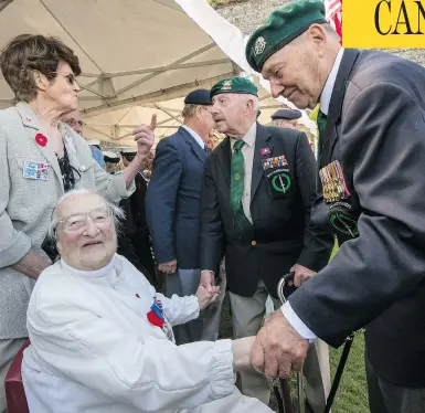  ?? HORACIO VILLALOBOS / CORBIS VIA GETTY IMAGES ?? British veteran Freddie Walker meets with Sister Agnès-Marie Valois in Dieppe, France, in August 2013. Valois, who was known as the Angel of Dieppe for her heroism in helping treat Canadian troops there, died Thursday at age 103.