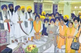  ?? SAMEER SEHGAL/HT ?? Akal Takht jathedar Giani Harpreet Singh and other Sikh high priests with newly elected SGPC president Gobind Singh Longowal and other office-bearers of the gurdwara body at Teja Singh Samundri Hall in Amritsar on Wednesday.