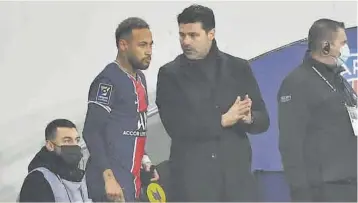  ?? // AFP ?? Neymar y Pochettino, durante el partido que dio al PSG la Supercopa de Francia