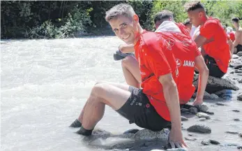  ?? FOTOS: IMAGO IMAGES/VFB STUTTGART ?? Kalte Füße nur abseits des Platzes: Philipp Klement (vorn) soll im Mittelfeld glänzen.