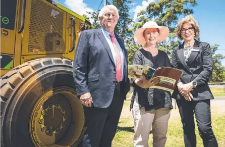  ?? Picture: Kevin Farmer ?? WORK UNDER WAY: Queensland Health Minister Yvette D'Ath (centre) with Darling Downs Health board chairman Mike Horan and Darling Downs Health chief executive Annette Scott near the site of the new Toowoomba Hospital at the Baillie Henderson campus.