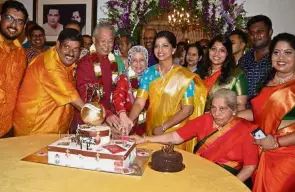  ??  ?? Ongoing festivitie­s: Muhyiddin and Norainee cutting the cake with Doraisinga­m (second from left) as Doraisinga­m’s wife Datin Gomathy ( gold saree) and his mother Parvathy (seated, second from right) look on.