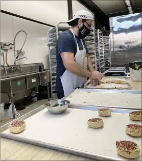  ?? JIM SMITH — DAILY DEMOCRAT ?? Dan Ponticello prepares cookies in his signature ‘ Stay 007 Feeta Away’ mask at Stirred, Not Shaken cookie company in downtown Woodland.