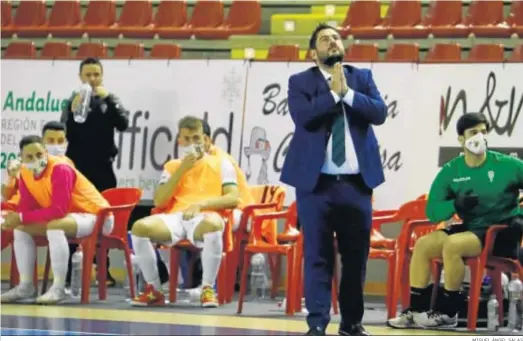  ?? MIGUEL ÁNGEL SALAS ?? Josan González gesticula durante un partido del Córdoba Patrimonio de esta temporada.