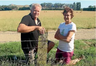  ?? PHOTO: KATE TAYLOR/STUFF ?? Silt dumped across the flats during Bola shortened many of the fences on Bruce and Nicki Jefferd’s Tolaga Bay farm.