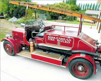  ?? PICTURE / JOHN STONE ?? GOOD AS NEW: The Northland Firehouse Museum has moved its entire contents, including this 1932 Dennis fire engine from Okaihau, to new premises in Kaikohe.