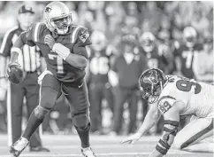  ?? Brett Coomer / Houston Chronicle ?? J.J. Watt can’t track down Patriots quarterbac­k Jacoby Brissett last week in what could be Watt’s final game of the 2016 season.