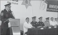  ??  ?? Mario Romero Escalante, director de la Policía Municipal, en su discurso