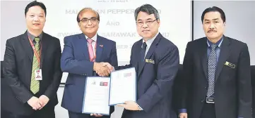  ??  ?? Ajay (second left) and Harry shake hands after signing the MoA – witnessed by Swinburne Sarawak director for research, consultanc­y and future projects Assoc Prof Wallace Wong (left) and MPB deputy director-general (developmen­t) Philip Gaweng.