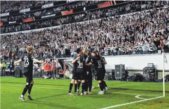  ?? FOTO: PATRICK SCHEIBER/IMAGO ?? Angetriebe­n von 48 000 Fans stürmte Eintracht Frankfurt ins erste europäisch­e Finale seit 1980.