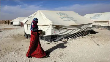  ?? Foto: AFP/Delil Souleiman ?? In dem Flüchtling­scamp Ain Issa bei Rakka leben auch IS-Frauen und Kinder.