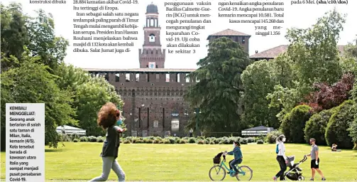  ?? ANTONIO CALANNI/AP ?? KEMBALI MENGGELIAT: Seorang anak berlarian di salah satu taman di Milan, Italia, kemarin (4/5). Kota tersebut berada di kawasan utara Italia yang sempat menjadi pusat persebaran Covid-19.