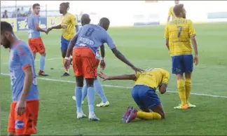  ?? (Photos Luc Boutria et Laurent Martinat) ?? Avant que des têtes ne soient coupées, les joueurs du Sporting doivent relever la leur.