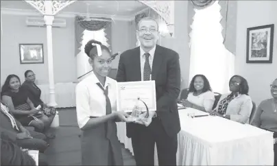  ?? (GRA photo) ?? Sarah Fernandes receiving her prize from GRA Commission­er-General Godfrey Statia