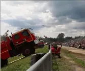  ??  ?? C’est un véritable spectacle qui a été organisé pour présenter les métiers de la sécurité civile : du personnel, de nombreux camions et des avions ont été déployés.