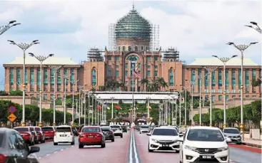  ?? ?? Centre of attention: Ministers from the unity government will clock in at their respective ministries today after attending an inaugural special meeting by the Prime Minister this morning at bangunan Perdana Putra in Putrajaya. — bernama