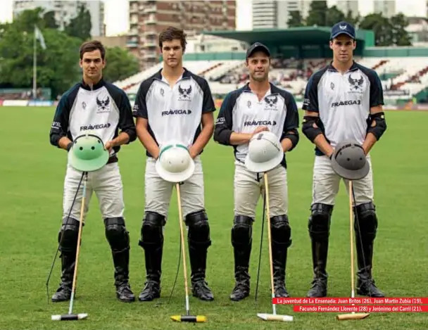  ??  ?? La juventud de La Ensenada: Juan Britos (26), Juan Martín Zubía (19), Facundo Fernández Llorente (28) y Jerónimo del Carril (21). En su primera participac­ión en Palermo, La Ensenada, el equipo más jóven de los diez, sorprendió ganándole a Alegría / La Irenita. Su mentor y fundador, Ernesto Gutiérrez, lo festejó junto a sus hijos, Fermín y Martina.