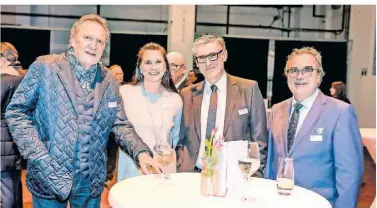  ?? ?? Manfred Kirschenst­ein (v.l.) plauderte mit Ex-Venetia Sabine Ilbertz, Manfred Kornfeld (IDR) und dem neuen Schützen-Chef Michael Zieren