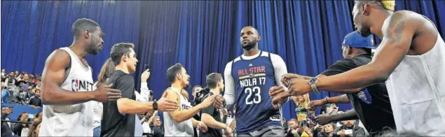  ??  ?? UN FIJO. LeBron James disputará esta noche en Nueva Orleans su 13º ‘All Star Game’ seguido. El de los Cavaliers fue MVP de uno con solo 21 años.