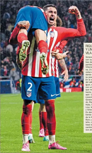  ?? ?? Giménez levanta a Riquelme para celebrar su gol ante el Real Madrid en el Metropolit­ano.