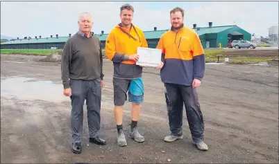  ??  ?? Steve, Mark and Keith with the certificat­e Mark was presented with.