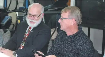  ??  ?? Le président de la CSR-PA, Georges Savoie, avec le maire de Saint-Isidore, Oscar Rousselle. - Acadie Nouvelle: Réal Fradete