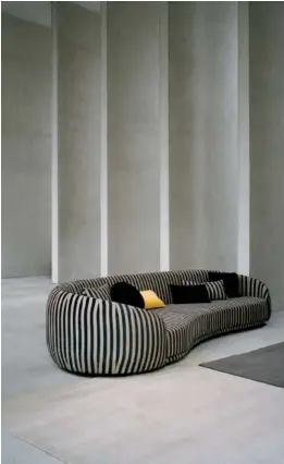  ??  ?? Sofa et Chaises, design de Chiara Andreatti pour Fendi – Design Miami.