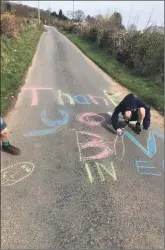  ??  ?? Whiting Bay pupils thank the council binmen.