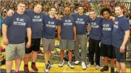  ?? MERCURY FILE PHOTO ?? In a 2015 file photo, members of the Pottstown Trojans’ 1993 state championsh­ip basketball team gathered for a charity game against the Harlem Wizards at Pottstown High School. Left to right are Bob Stumpf, Dave Auman, Mike Perate, Jesse Scott, Howard...