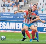  ??  ?? INTENSO. El Real Oviedo y el Lugo en el Tartiere.