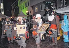  ?? ARCHIVFOTO: JAM ?? Die Aalener Straßenfas­nacht in der Helferstra­ße feiert am Gumpendonn­erstag, 28. Februar, ihre fünfte Auflage.