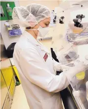  ??  ?? Customized medication­s meet each patient’s s cian Antonia Miller prepares a compound in a l