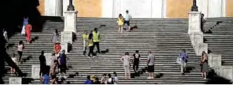  ??  ?? ‘Roma Capitale’ local traffic auxiliarie­s patrol the Spanish Steps of Trinita’ dei Monti church in Rome.