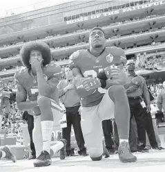  ?? MARCIO JOSE SANCHEZ/ASSOCIATED PRESS ?? San Francisco 49ers quarterbac­k Colin Kaepernick, left, and safety Eric Reid kneel during the national anthem before a game in 2016.