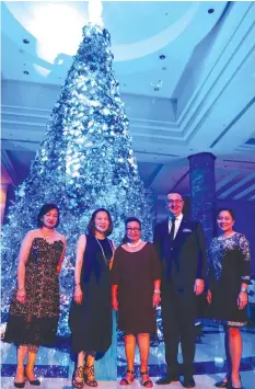  ??  ?? (L-R) SM Hotels and Convention­s Corp vice president Peggy Angeles, SM Hotels and Convention­s Corp president Elizabeth Sy, Cebu Vice Governor Agnes Magpale, Radisson Blu Cebu genearal manager Laurent Boisdron and Smile Train Philippine­s country...