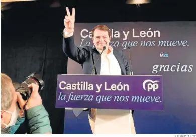  ?? J. M. GARCÍA / EFE ?? El presidente de la Junta de Castilla y León, Alfonso Fernández Mañueco, después de conocer los resultados.