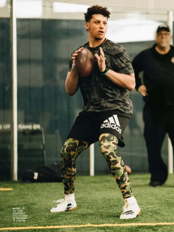  ??  ?? MAHOMES IS THE THIRD QUARTERBAC­K EVER TO THROW 50 TOUCHDOWNS IN A SEASON 110 MEN’S HEALTH