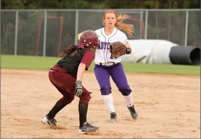  ?? News-Times/Terrance Armstard ?? Run her down: El Dorado second baseman Nikki Oliver chases Benton's Jordan Herbner toward third during a run down. Oliver eventually threw to home plate to catch a runner trying to score on the play. The Lady Panthers downed the Lady Wildcats 2-1...