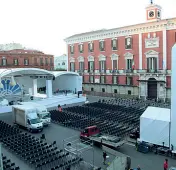  ??  ?? Lavori finiti
Il grande palco in piazza Libertà